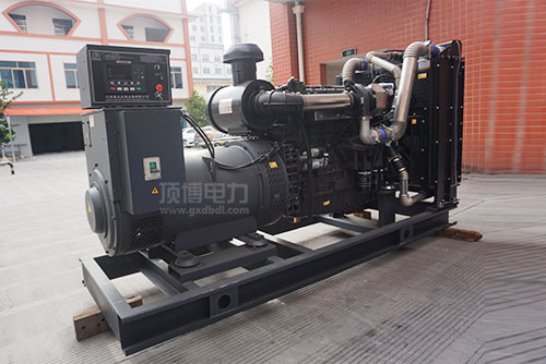 工業(yè)發(fā)電機(jī)組與家用選柴油發(fā)電機(jī)組還是天然氣、汽油