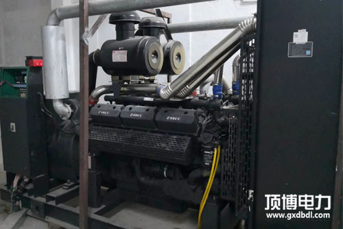 諸多發(fā)電機(jī)組故障實(shí)例告訴我們，機(jī)油濾清器影響機(jī)油壓力