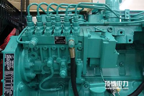 柴油發(fā)電機(jī)組“當(dāng)、當(dāng)”響，轉(zhuǎn)速升高，響聲也增大，怎么回事？